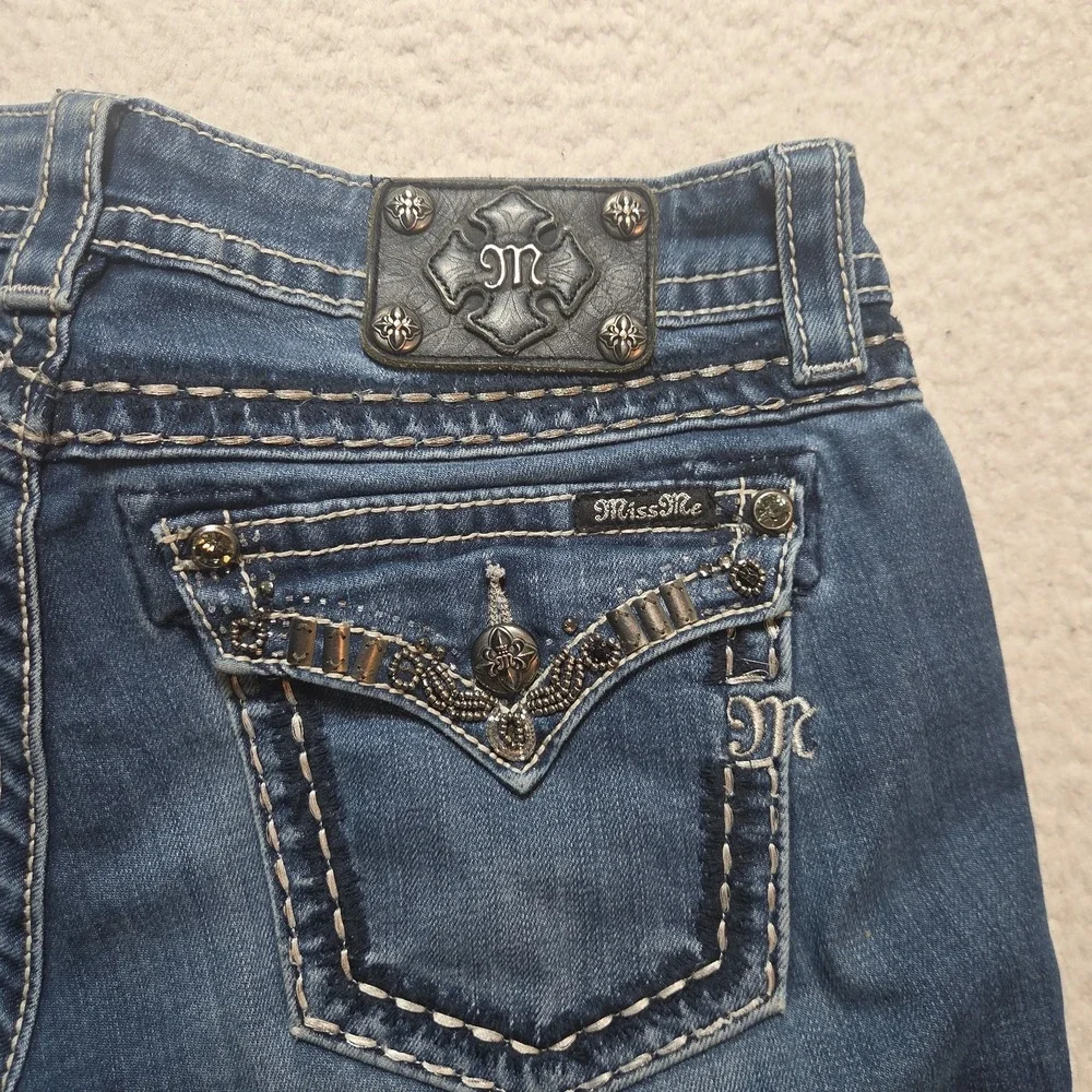 Miss me jeans Size 30 Signature Mid Rise Boot Cut Medium Wash Embroidered